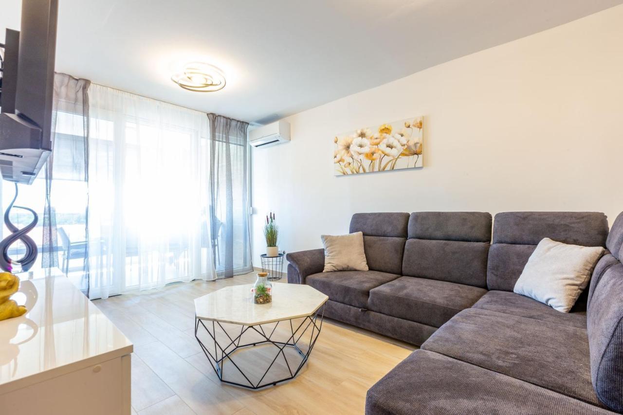 Apolon 2Bdr Apartment With Balcony Zára Kültér fotó