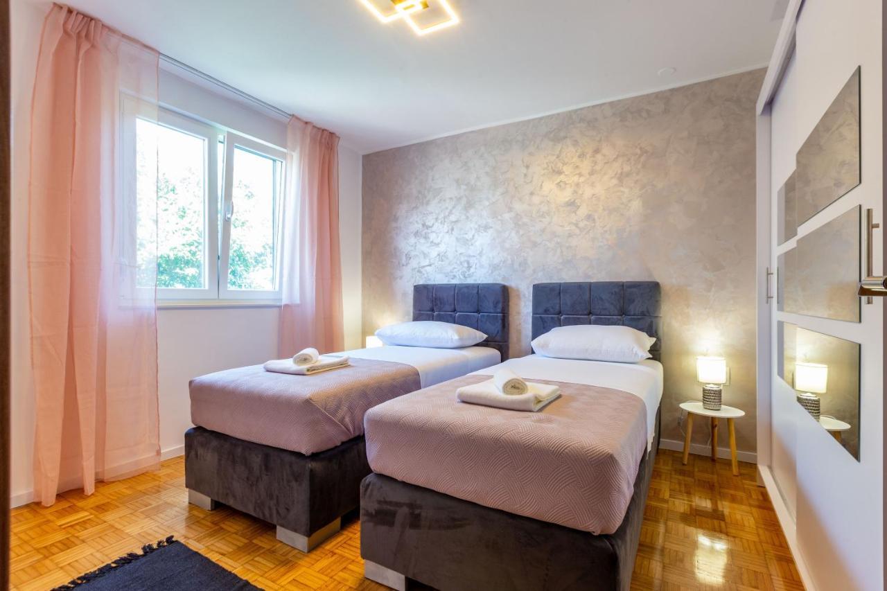 Apolon 2Bdr Apartment With Balcony Zára Kültér fotó