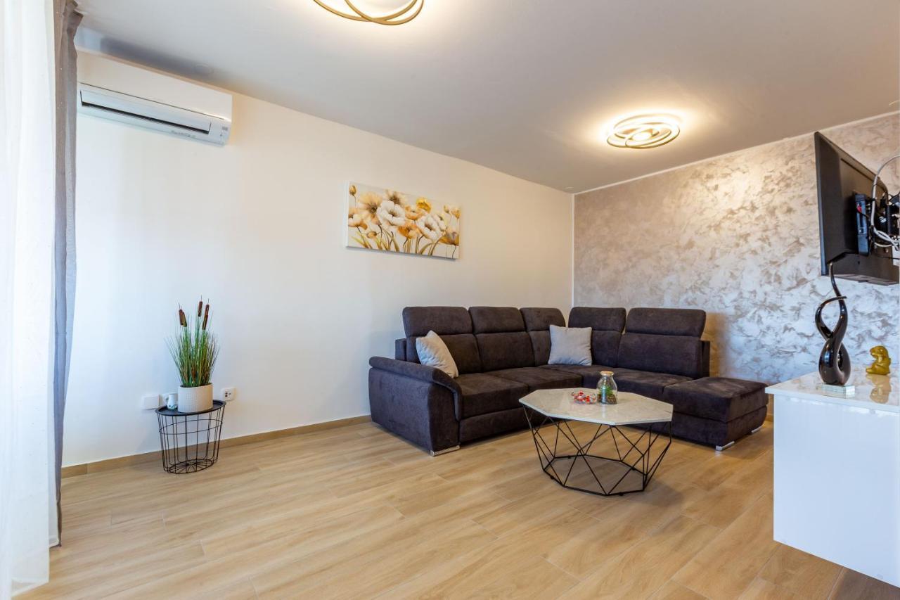 Apolon 2Bdr Apartment With Balcony Zára Kültér fotó