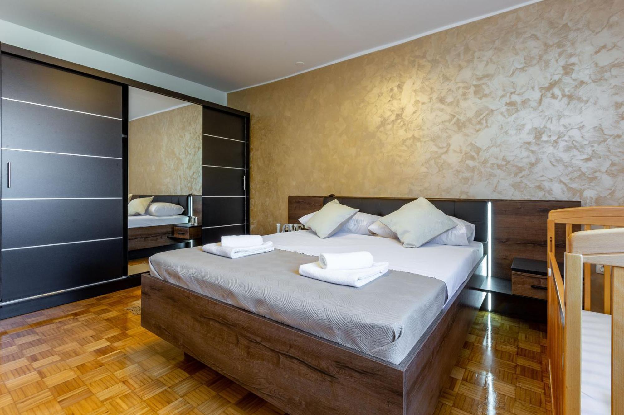 Apolon 2Bdr Apartment With Balcony Zára Kültér fotó