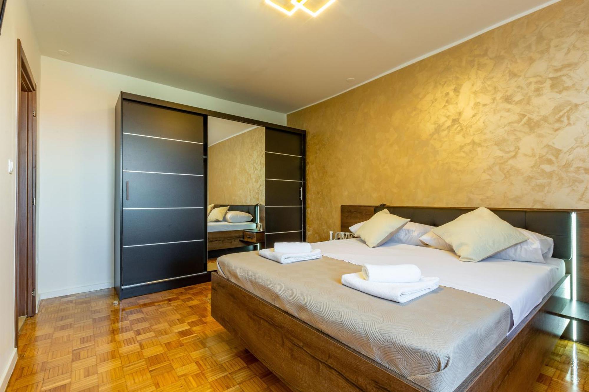 Apolon 2Bdr Apartment With Balcony Zára Kültér fotó