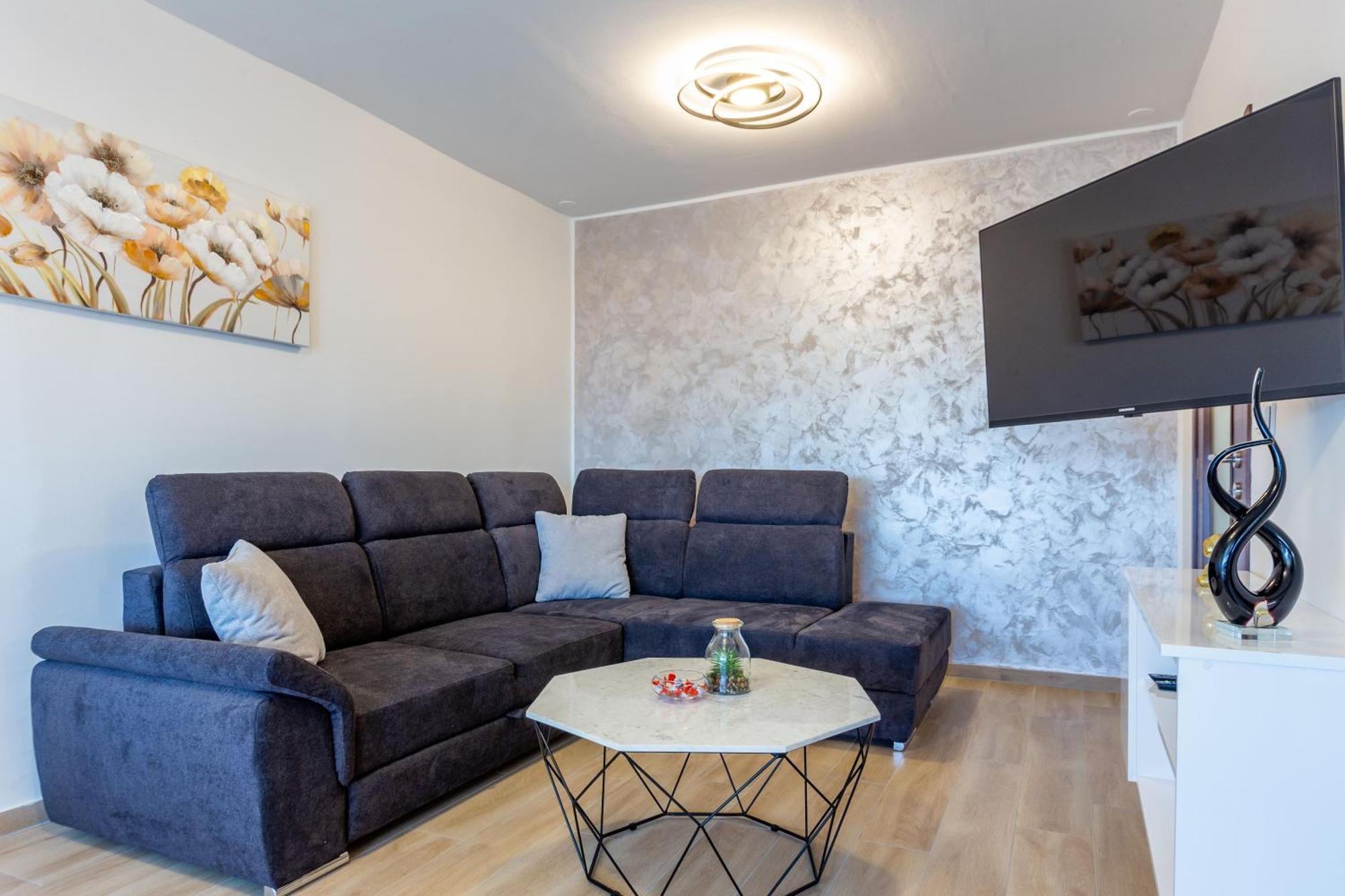 Apolon 2Bdr Apartment With Balcony Zára Kültér fotó